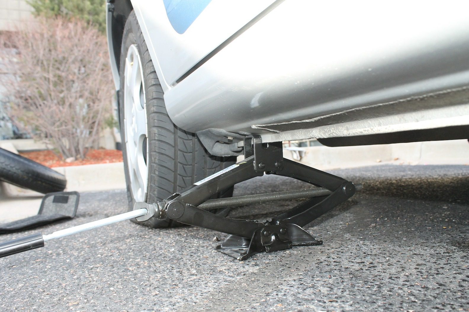 Car with flat tire | Roadside Assistance on Car Insurance